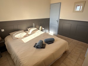 4 chambres, fer et planche à repasser, lit parapluie, Wi-Fi gratuit