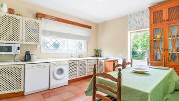 Réfrigérateur, four, plaque de cuisson, lave-vaisselle