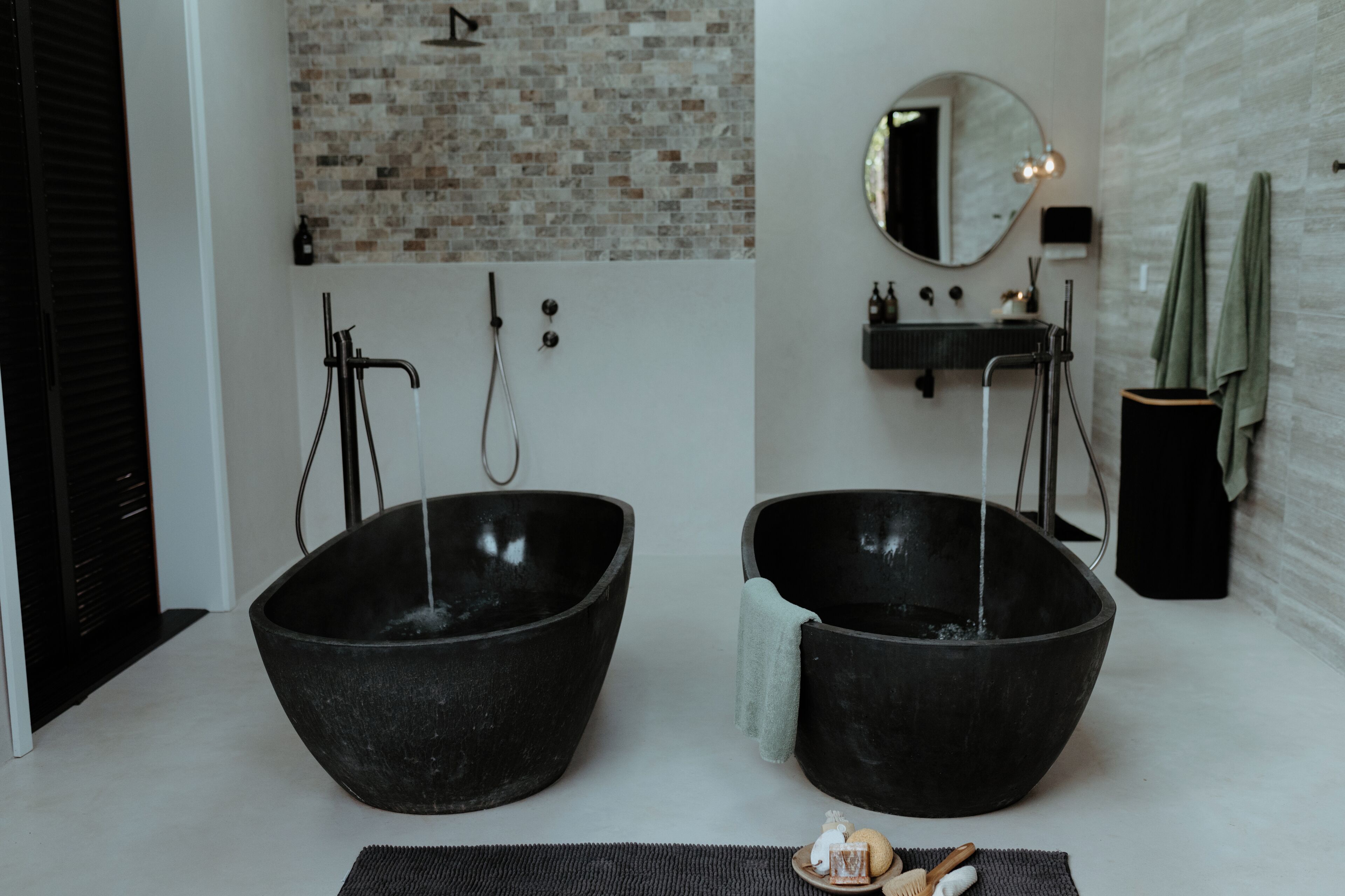 Body treatments, aromatherapy, Swedish massages, facials