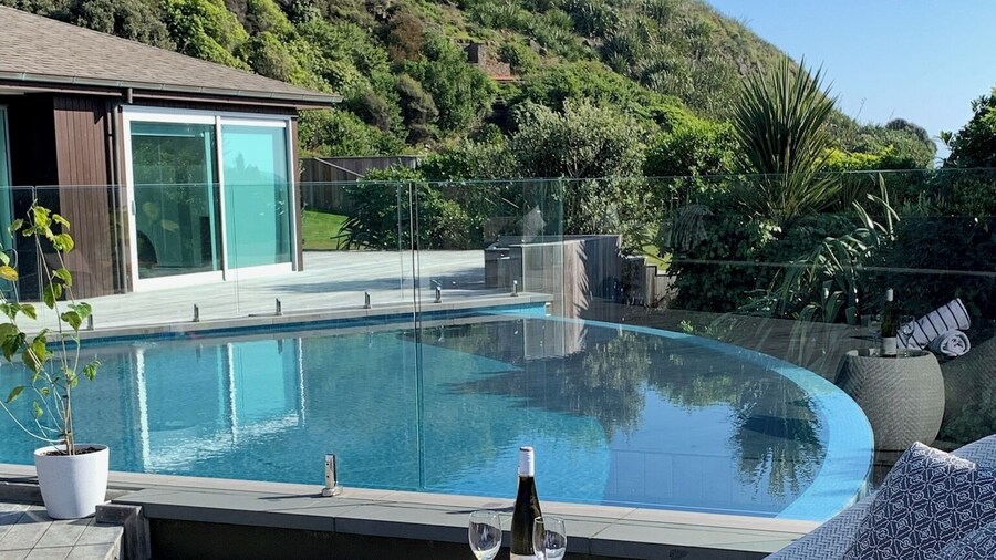 Te Whaanga Retreat & Spa Lodge & Canvastown Luxury Glamping Tents
