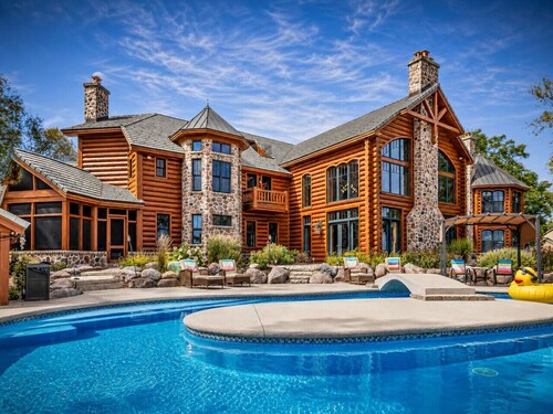 Grand on Longtail | Lazy River · Lake · Luxe Stay