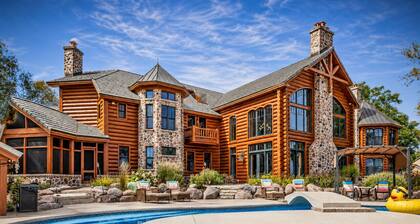 Grand on Longtail | Lazy River · Lake · Luxe Stay