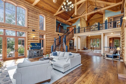 Grand on Longtail | Lazy River · Lake · Luxe Stay