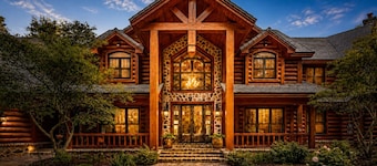 Grand on Longtail | Lazy River · Lake · Luxe Stay