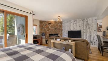 Skrivebord, strykejern/-brett, wi-fi og sengetøy