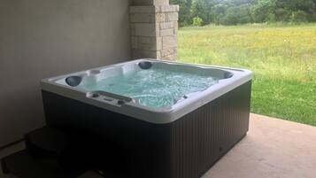 Bain à remous extérieur