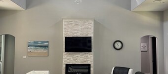 Spacious 4-bedroom house in charming Horseshoe Bay with AC, WiFi