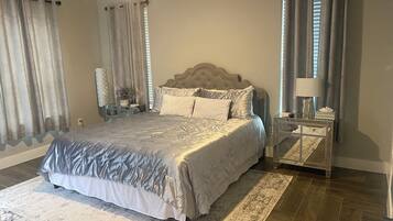 4 bedrooms, WiFi, bed sheets