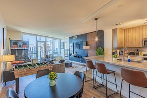 Leilighet – design, 1 soverom, ikke-røyk, aircondition | Spisestue