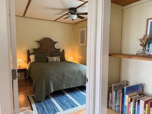 2 bedrooms, desk, iron/ironing board, WiFi - Mountain and Water View at Charming 2-bedroom Retreat in Sequim (Sequim)