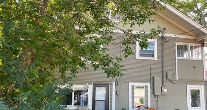 Cozy 3-bedroom garden level, dog friendly, in the heart of Greeley