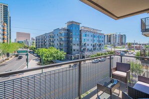 Terrace/patio - ROVE LIVING/KL - Iluminate (Phoenix)