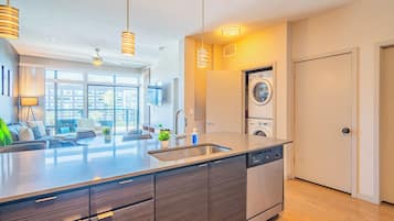 Superior Apartment, 1 Bedroom, Non Smoking, City View | Private kitchen | Full-size fridge, microwave, oven, stovetop