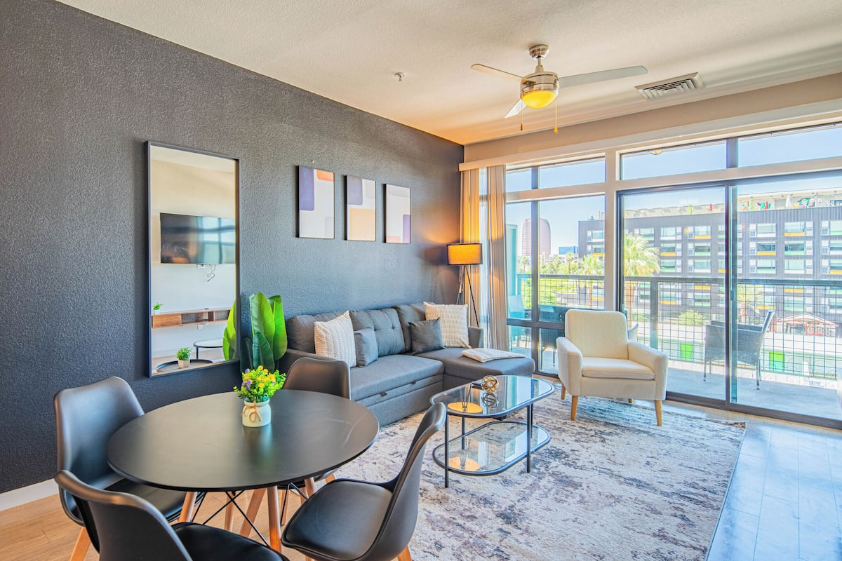 Superior Apartment, 1 Bedroom, Non Smoking, City View | Living area