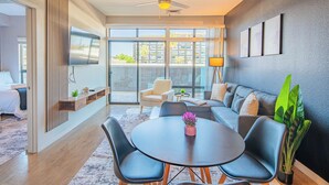 Comfort Apartment, 1 Bedroom, Kitchen | Living area | 55-inch Smart TV with digital channels - ROVE LIVING/KL - Iluminate (Phoenix)