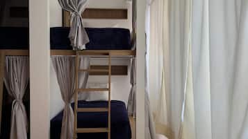 Dormitorio compartido Deluxe, solo para mujeres | Decoración personalizada, muebles diferentes y ropa de cama