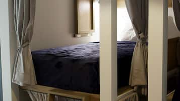 Dormitorio compartido Deluxe, solo para mujeres | Decoración personalizada, muebles diferentes y ropa de cama