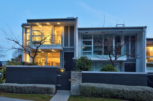 4 bedroom luxury in central Queenstown