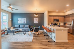 Classic Apartment, 1 Bedroom, Non Smoking, Balcony | Private kitchen | Full-size fridge, microwave, oven, stovetop - ROVE LIVING/KL - V on Broadway (Tempe)