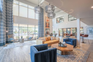 Lobby sitting area - ROVE LIVING/KL - V on Broadway (Tempe)