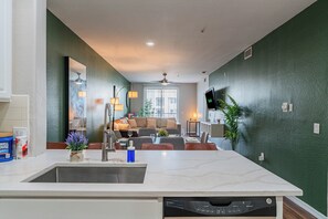 Comfort Apartment, 2 Bedrooms, Non Smoking, Private Bathroom | Private kitchen | Full-size fridge, microwave, oven, stovetop