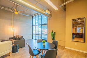 Basic Apartment, 2 Bedrooms, Non Smoking, Kitchen | Dining room