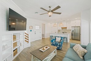 Smart TV - The Lost Chancla - Pet Friendly! View of Community Pool! (Port Aransas)