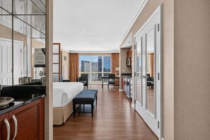 1 bedroom, desk, iron/ironing board, free WiFi - SVS: Remodeled Strip View Balcony | Signature at MGM (Las Vegas)