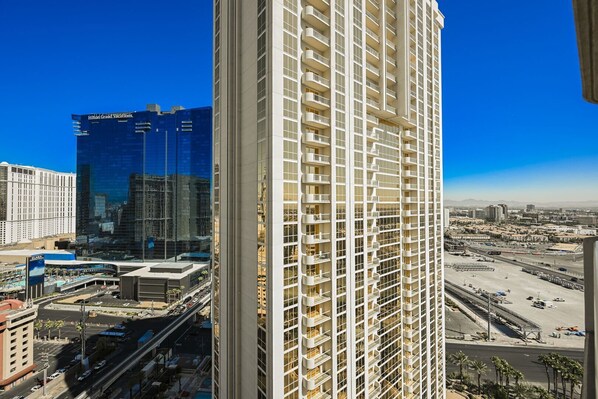 Exterior - SVS: Remodeled Strip View Studio | Private Balcony | Signature at MGM (Las Vegas)