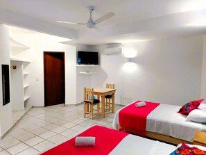 Standard Double Room, Balcony | In-room safe, blackout curtains, free WiFi, bed sheets - Casa Cacaluta (Santa María Huatulco)