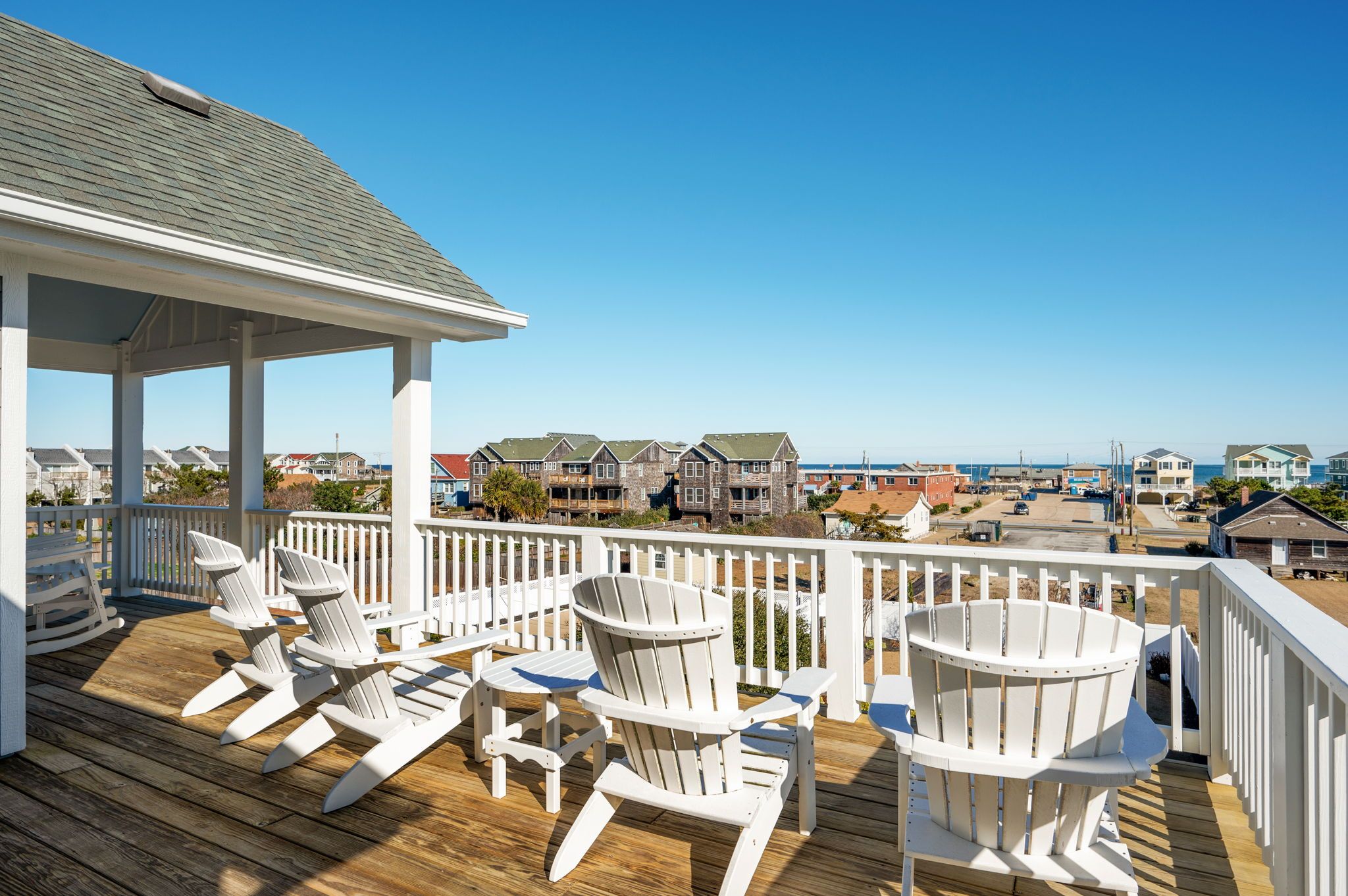 NH276: Toes in the Sand | TL Sun Deck