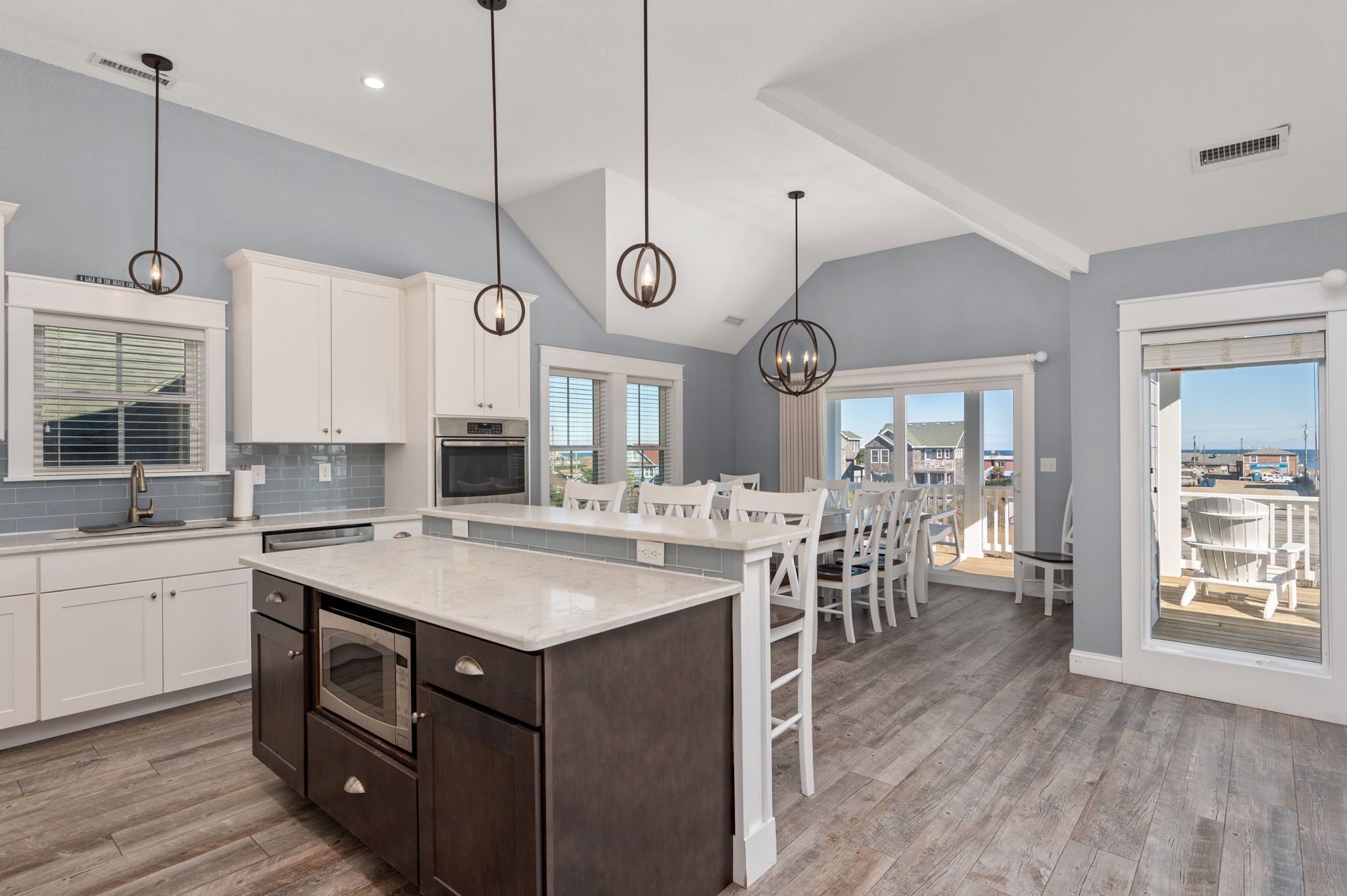 ثلاجة، ميكروويف، فرن، موقد طهي مسطح