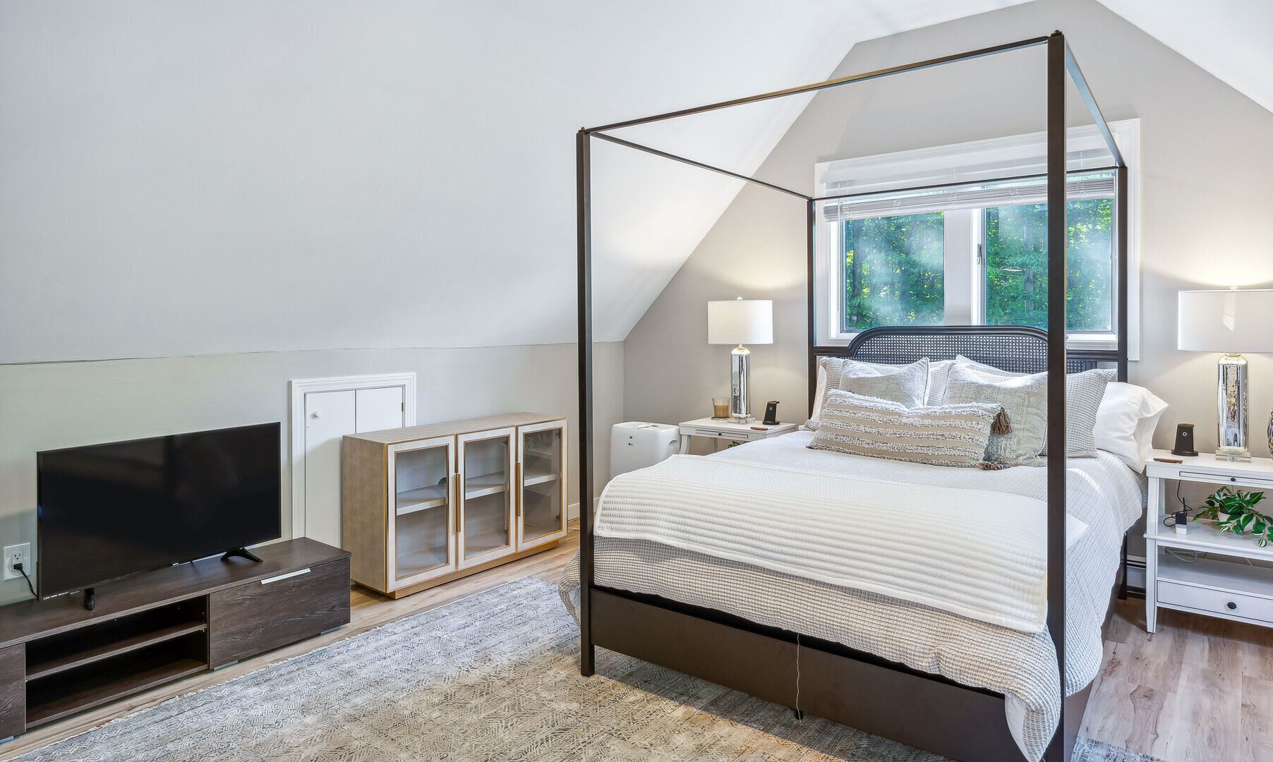 3 室のベッドルーム、アイロン / アイロン台、WiFi、ベッドシーツ