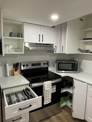 Fridge, microwave, oven, stovetop - New Basement Suite | Close to Airport | AC | Remote Work Space (Edmonton)