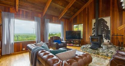 🌤🏡 Big Bay Cabin - Humboldt Bay Views, Cozy, Centrally Located 🌊