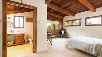 4 bedrooms, desk, iron/ironing board, free WiFi