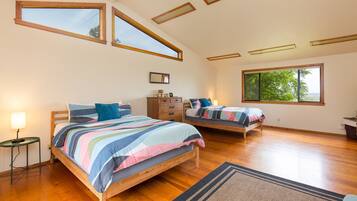 4 makuuhuonetta, työpöytä, silitysrauta/-lauta, ilmainen Wi-Fi