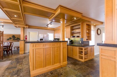 🏡 Newly Relisted! Henderson Haven- In the Heart of Eureka, Spacious, Deck/BBQ!