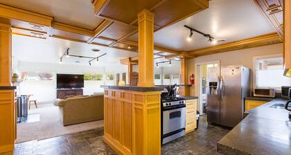 đĄ Newly Relisted! Henderson Haven- In the Heart of Eureka, Spacious, Deck/BBQ!