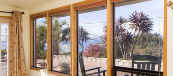 ⚓️ 🌊Nautical Escape- Bay Views, Patio, Near HWY101