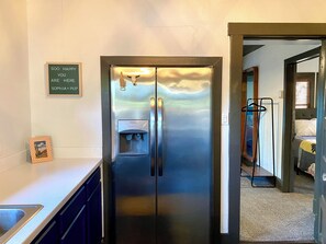 Private kitchen - Charming Historic 1915 Bungalow next to Downtown (Phoenix)