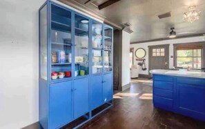 Private kitchen - Charming Historic 1915 Bungalow next to Downtown (Phoenix)