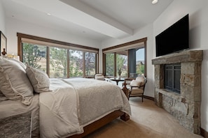 3 bedrooms, desk, iron/ironing board, travel cot - Gondola to ski,  AC, Pool, Private Hot Tub, Close to Everything (Park City)