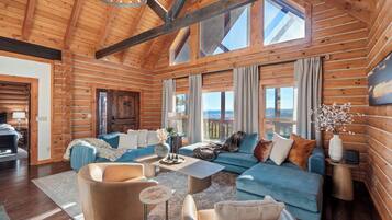 Smart TV, fireplace, table tennis