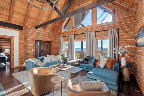 Wow views! 5BR, 4B, 3 Kings, Hot Tub & Sauna spa area, 85" TV, Pool Table