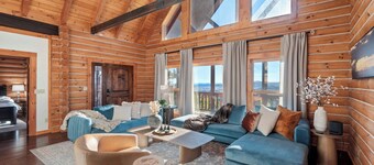 Wow views! 5BR, 4B, 3 Kings, Hot Tub & Sauna spa area, 85" TV, Pool Table