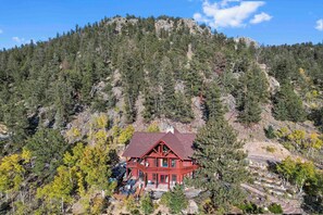 Exterior - Wow views! 5BR, 4B, 3 Kings, Hot Tub & Sauna spa area, 85" TV, Pool Table (Jefferson)