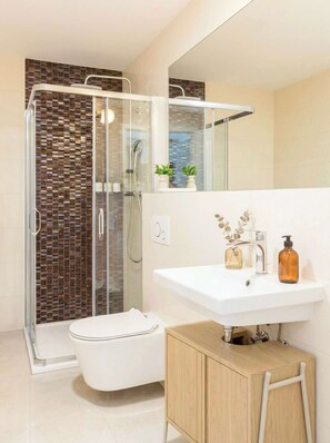 Douche, sĂšche-cheveux