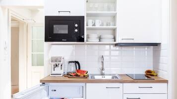 Fridge, microwave, stovetop, coffee/tea maker