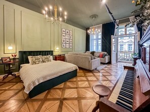 Televisión y oficina 